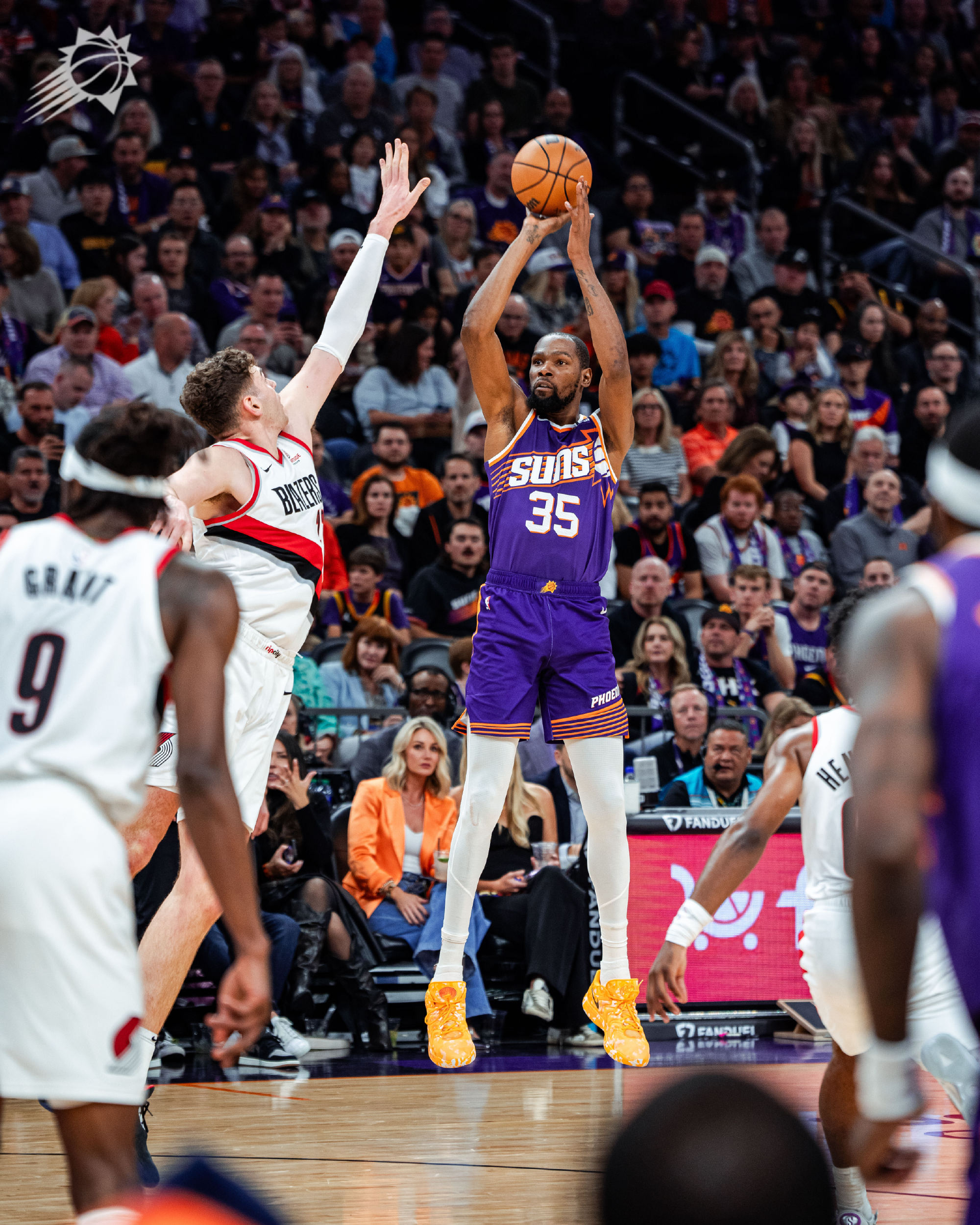 关于太阳横扫勇士，克莱点燃赛场的信息