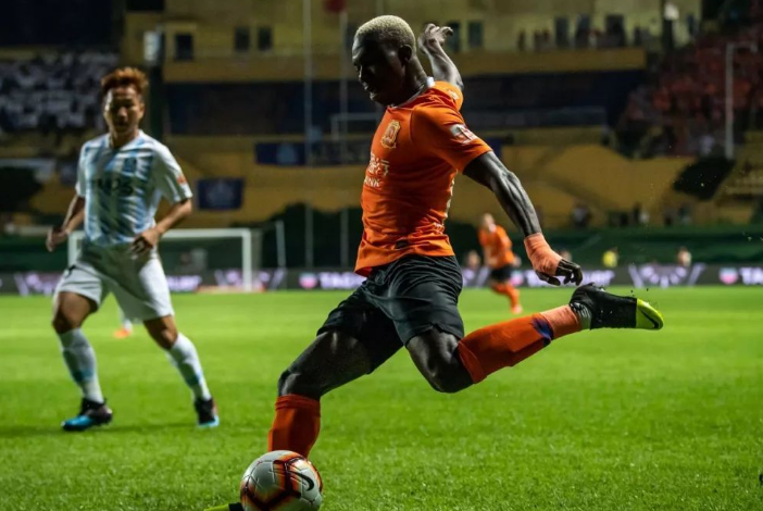 红牛二队鏖战红牛车队,皮亚斯特里状态火热 红牛二队鏖战红牛车队,皮亚斯特里状态火热