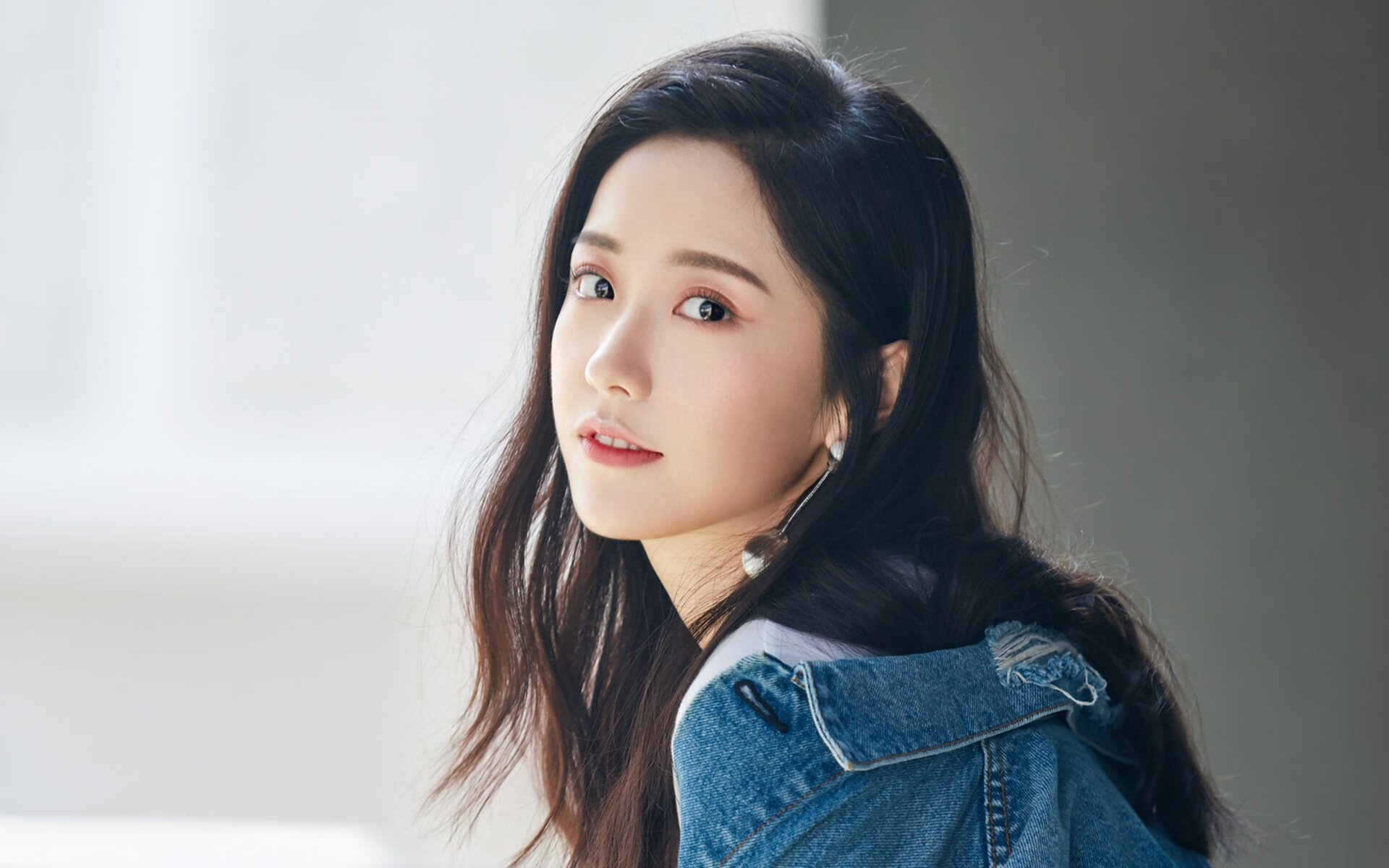 时空乱序的绿茵场,当乌克兰军靴碾压巴西桑巴,C罗的攻防转换隐喻什么?